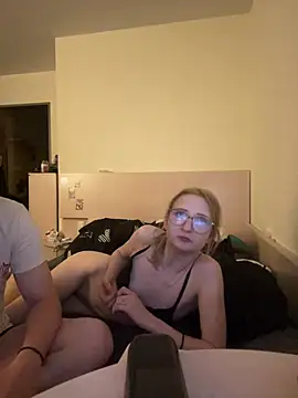 LauraundSteve  online show from July 16, 8:37 pm