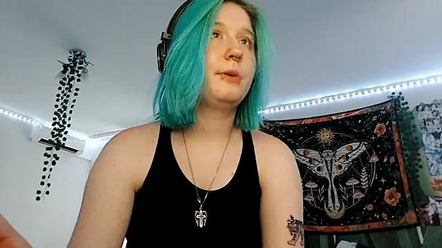 Snapshot of HunXena chatting on June 9, 4:18 pm HunXena online show from June 9, 4:18 pm
