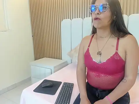 Snapshot of Irina_Aura chatting on May 21, 4:19 am Irina Aura online show from May 21, 4:19 am