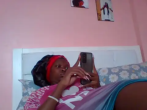 Snapshot of shantell_1 chatting on June 7, 9:35 am shantell 1 online show from June 7, 9:35 am