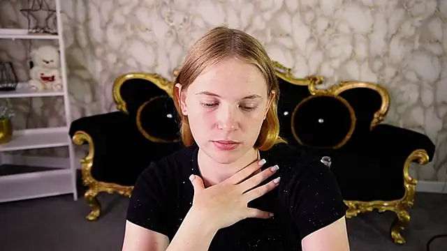 NikkyReyyy online show from June 30, 5:41 am