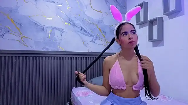 emiliana duque online show from May 17, 9:33 pm
