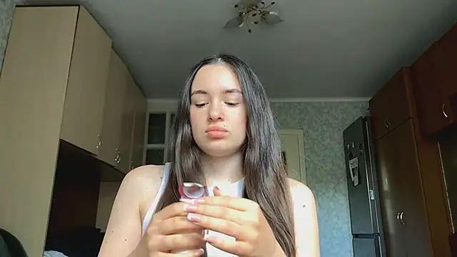 CarolineRu online show from May 28, 11:40 am