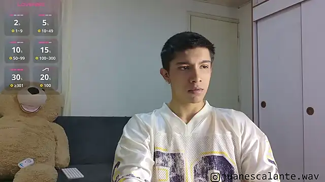 Snapshot of Thesaint_xxx chatting on June 20, 10:12 pm Thesaint xxx online show from June 20, 10:12 pm