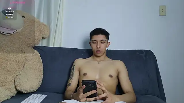 Snapshot of Thesaint_xxx chatting on June 27, 10:48 pm Thesaint xxx online show from June 27, 10:48 pm