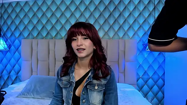 Snapshot of Sofia-Ethan chatting on July 1, 6:07 pm Sofia-Ethan online show from July 1, 6:07 pm