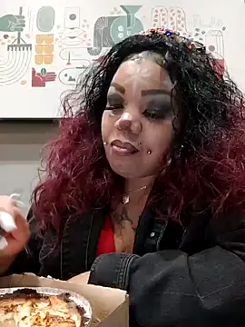 Snapshot of NailGoddessnow chatting on December 25, 1:31 am NailGoddessnow online show from December 25, 1:31 am