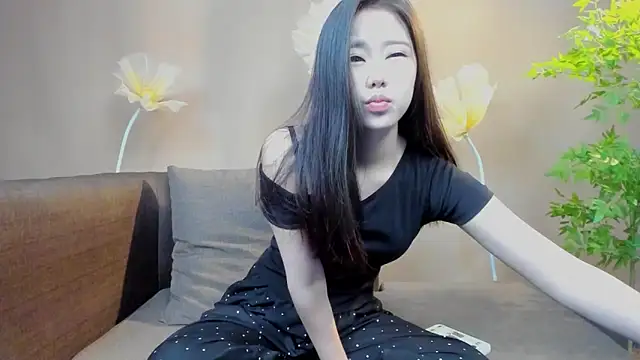 yu598188 online show from June 6, 3:00 am
