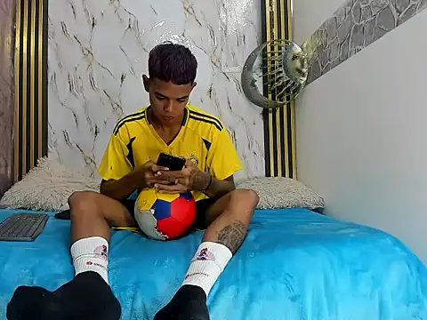 Snapshot of cute_boy_angelx18 chatting on May 23, 6:12 pm cute boy angelx18 online show from May 23, 6:12 pm