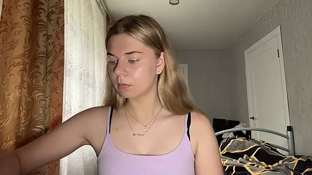 HoneysPiee online show from June 25, 9:47 am