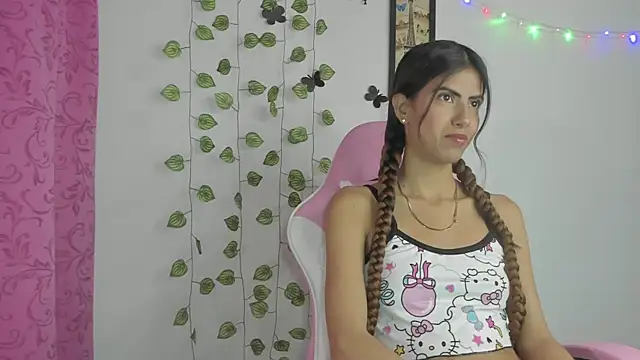 Snapshot of sandi_x chatting on June 28, 1:00 am sandi x online show from June 28, 1:00 am
