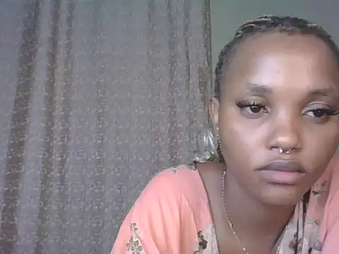 Snapshot of PrettyT5 chatting on June 28, 5:52 pm PrettyT5 online show from June 28, 5:52 pm
