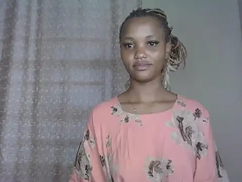 Snapshot of PrettyT5 chatting on June 29, 6:19 am PrettyT5 online show from June 29, 6:19 am