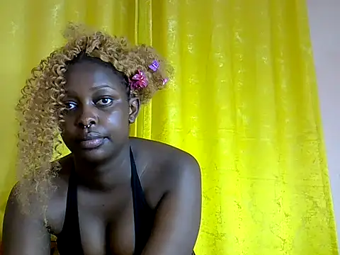 Snapshot of Naughty_recious chatting on July 12, 3:30 am Naughty recious online show from July 12, 3:30 am