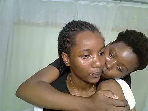 Snapshot of Sexy_vylsa chatting on July 2, 3:18 pm Sexy vylsa online show from July 2, 3:18 pm