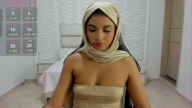 Snapshot of Layla_irfan chatting on June 19, 1:15 pm Layla irfan online show from June 19, 1:15 pm