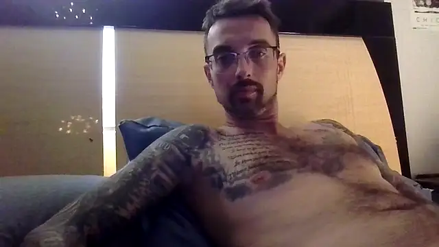 Snapshot of MrDGrey chatting on June 25, 2:00 am MrDGrey online show from June 25, 2:00 am