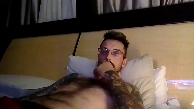 Snapshot of MrDGrey chatting on July 1, 5:20 am MrDGrey online show from July 1, 5:20 am
