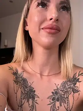 Snapshot of TeaseBabeXXX chatting on June 22, 10:29 pm TeaseBabeXXX online show from June 22, 10:29 pm