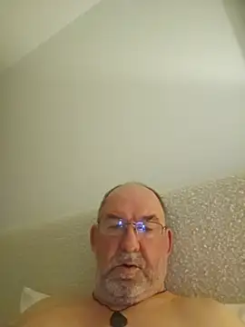 Snapshot of shyguytm chatting on June 22, 6:27 pm shyguytm online show from June 22, 6:27 pm