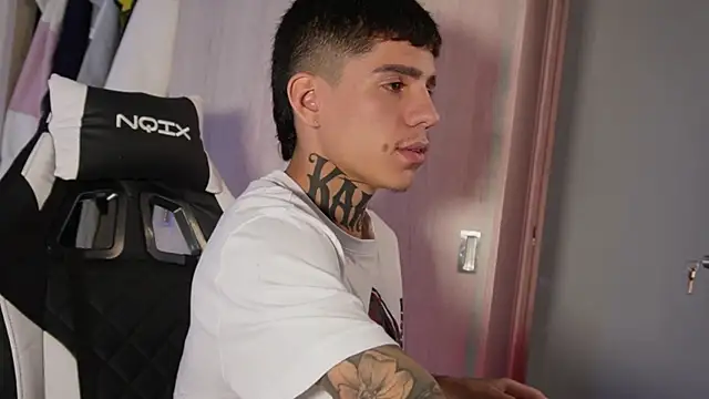 Angel Luna0 online show from June 17, 5:32 am