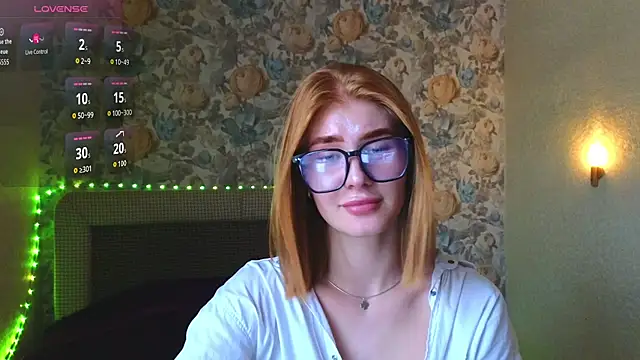 Snapshot of Juli_Ginger chatting on July 14, 2:45 pm Juli Ginger online show from July 14, 2:45 pm