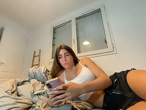 Snapshot of perrine_offf chatting on July 3, 2:34 pm perrine offf online show from July 3, 2:34 pm