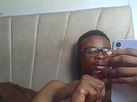 Snapshot of freakyboy255 chatting on July 25, 1:25 am freakyboy255 online show from July 25, 1:25 am