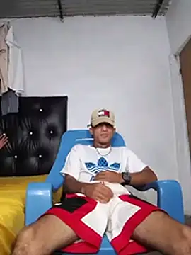 soymartinez2004 online show from August 8, 4:20 pm