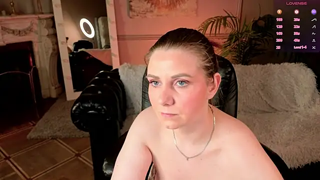 Snapshot of Kassandra_Williams chatting on June 7, 9:07 pm Kassandra Williams online show from June 7, 9:07 pm