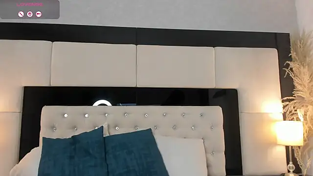 Snapshot of SummerLuna chatting on June 11, 3:48 am SummerLuna online show from June 11, 3:48 am