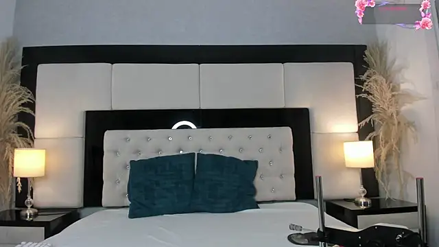 Snapshot of SummerLuna chatting on June 20, 3:53 am SummerLuna online show from June 20, 3:53 am
