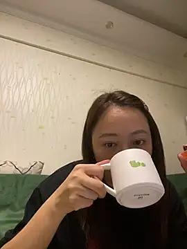 Snapshot of CRROO-AA chatting on June 24, 11:31 am CRROO-AA online show from June 24, 11:31 am
