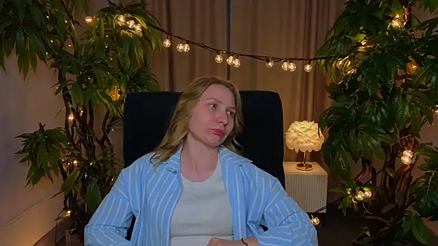 VioletSpencer online show from May 23, 1:48 pm