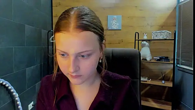 LauraaJohnson online show from May 20, 1:06 pm