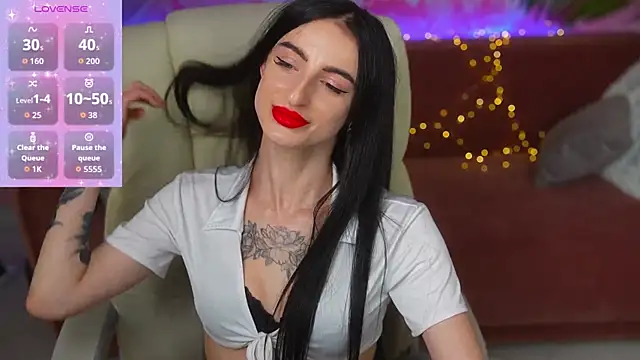 EmilyyMoon online show from June 19, 1:15 pm