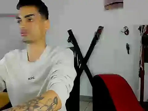 Snapshot of the_boy_liam chatting on May 19, 6:20 am the boy liam online show from May 19, 6:20 am