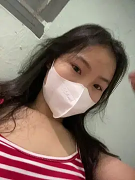 -Lily-y online show from May 19, 2:56 pm