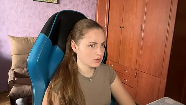 Snapshot of SilkSinner_ chatting on June 17, 12:29 pm SilkSinner online show from June 17, 12:29 pm