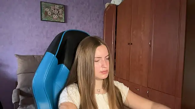 Snapshot of SilkSinner_ chatting on June 23, 9:29 am SilkSinner online show from June 23, 9:29 am