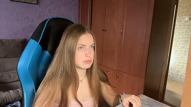 Snapshot of SilkSinner_ chatting on July 9, 10:08 am SilkSinner online show from July 9, 10:08 am