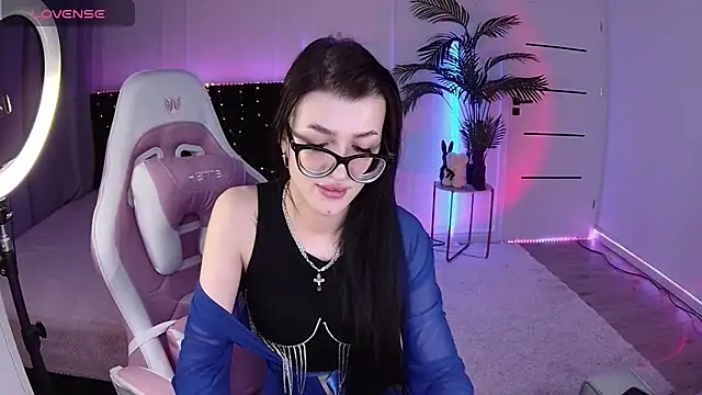 Snapshot of Ariella_Me chatting on June 6, 6:29 am Ariella Me online show from June 6, 6:29 am