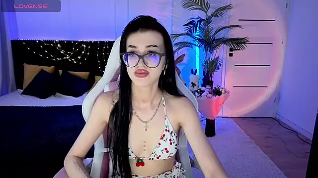 Snapshot of Ariella_Me chatting on June 28, 6:47 pm Ariella Me online show from June 28, 6:47 pm