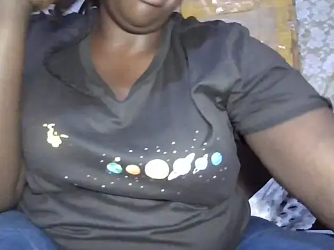 Snapshot of queenrosa3 chatting on July 6, 10:56 am queenrosa3 online show from July 6, 10:56 am