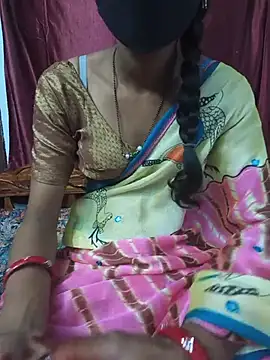Snapshot of reshma124 chatting on July 3, 8:10 am reshma124 online show from July 3, 8:10 am