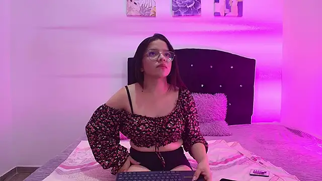 Samantha  Velvet online show from May 27, 12:40 am