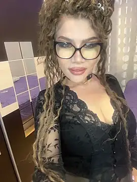 JessicaNichols  online show from May 20, 3:29 pm