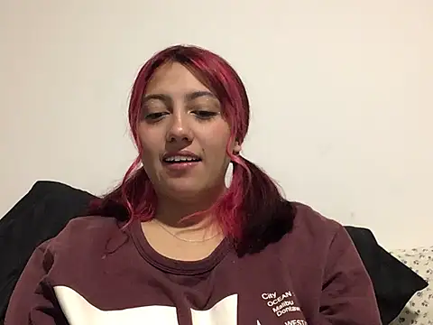 Snapshot of Emma_Cut chatting on June 4, 1:33 am Emma Cut online show from June 4, 1:33 am