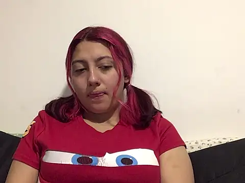 Snapshot of Emma_Cut chatting on June 4, 11:22 pm Emma Cut online show from June 4, 11:22 pm