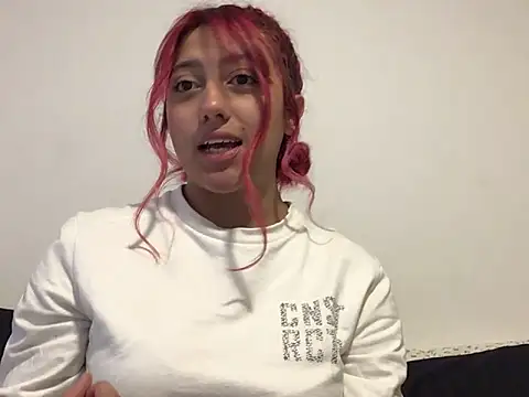 Snapshot of Emma_Cut chatting on June 5, 7:30 pm Emma Cut online show from June 5, 7:30 pm